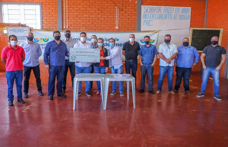 Dinheiro na Comunidade repassa R$ 24 mil para três clubes de mães